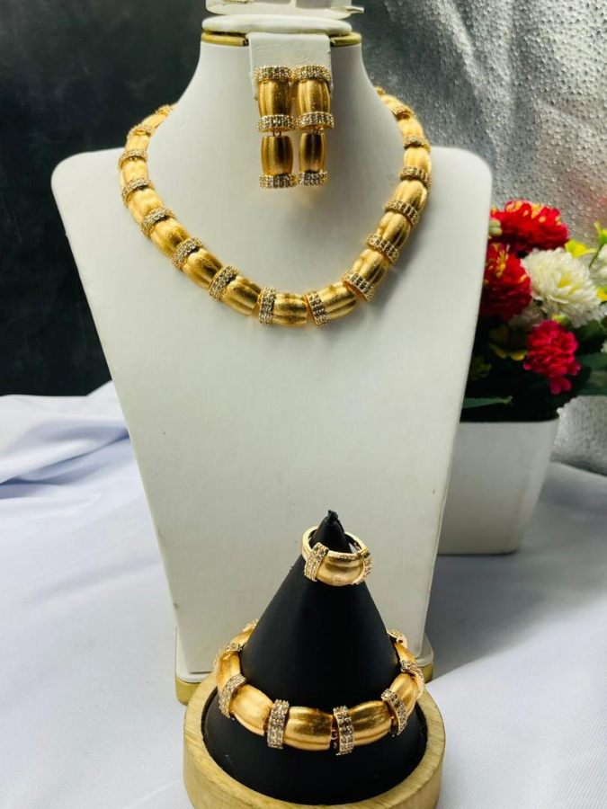 gold-jewelry-set